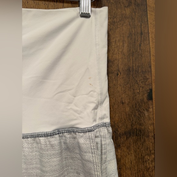 Lululemon Om Pant
Commuter Denim White / Fossil / White size 8 - Picture 4 of 7
